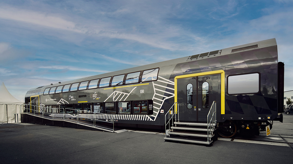 ドイツ鉄道、近郊列車の新車内コンセプトを搭載したプロトタイプ車両を披露
